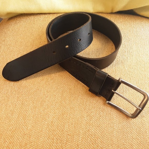 Levi's Accessories - Levi's Leather Belt | Black, Silver Buckle | 34"